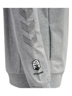 Hummel Sweatshirt "Move Grid" In Grau 5 Hummel Sweatshirt "Move Grid" In Grau -Modebekleidungs Geschäft hummel sweatshirt move grid in grau 3
