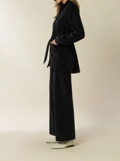 IVY OAK Hemdjacke In Schwarz 4 IVY OAK Hemdjacke In Schwarz -Modebekleidungs Geschäft ivy and oak hemdjacke in schwarz 2