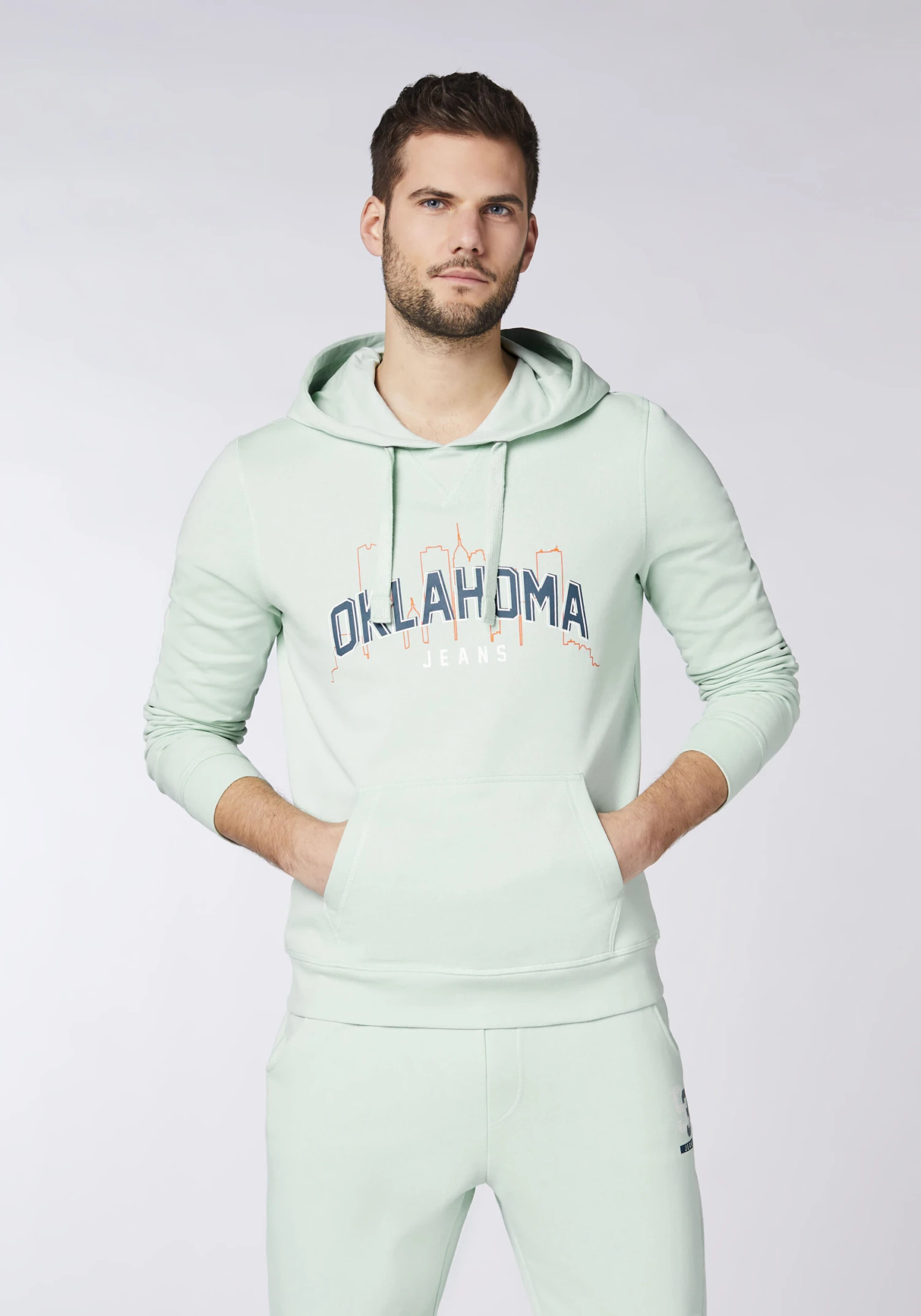 Sweatshirt in Grau Sweatshirt In Grau -Modebekleidungs Geschäft oklahoma jeans sweatshirt in grau scaled