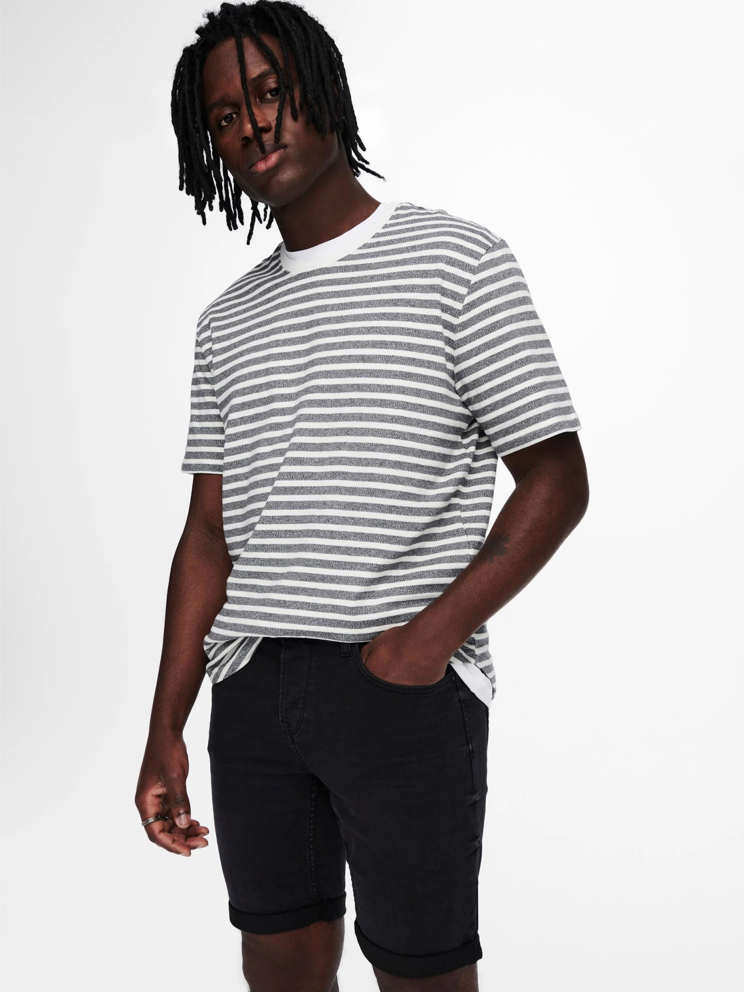 Jeans-Shorts in Schwarz Only & Sons Jeans-Shorts In Schwarz -Modebekleidungs Geschäft only and sons jeans shorts in schwarz 2