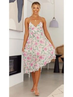 Kleid In Weiß/ Pink