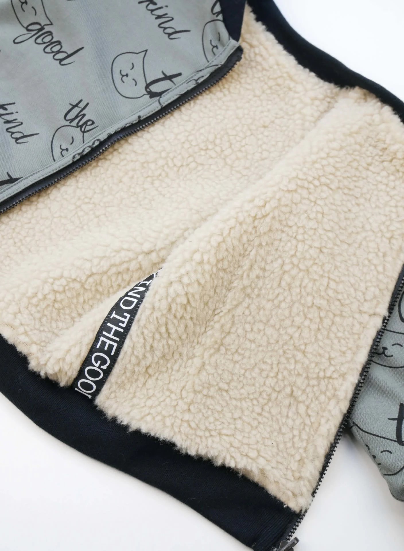 Teddy Wendejacke in Beige Teddy Wendejacke In Beige -Modebekleidungs Geschäft thegoodkind teddy wendejacke in beige 6